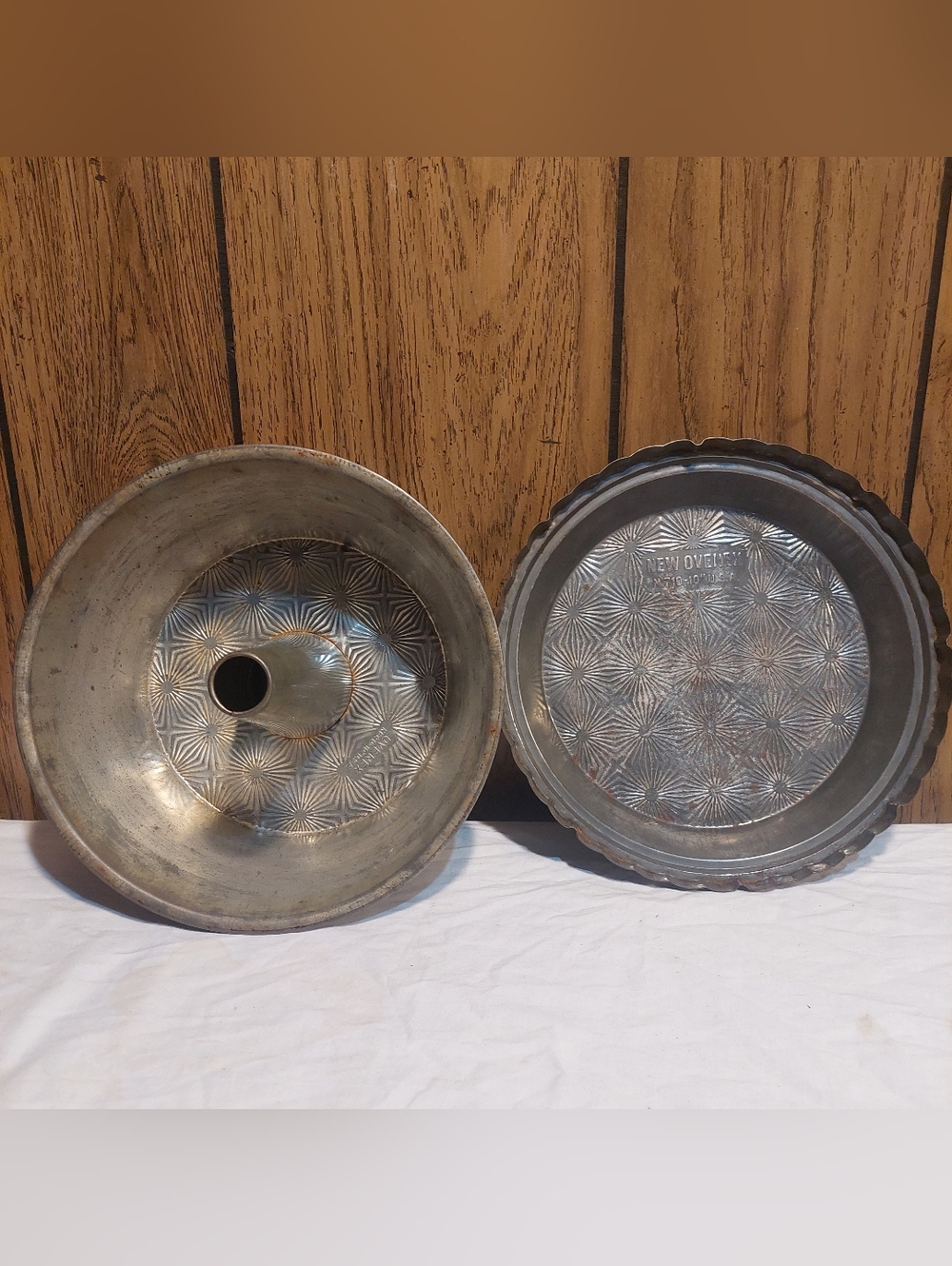 Lot Of Ovenex Bundt Cake Pan And Pie Tin Vintage N 840-10 & N710-10. Sunburst
